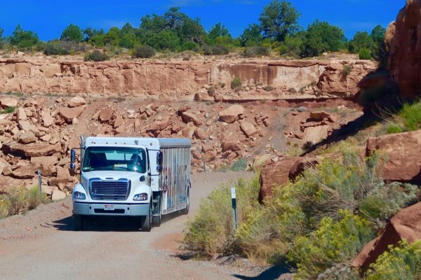 un camion dans Moki Dugway 