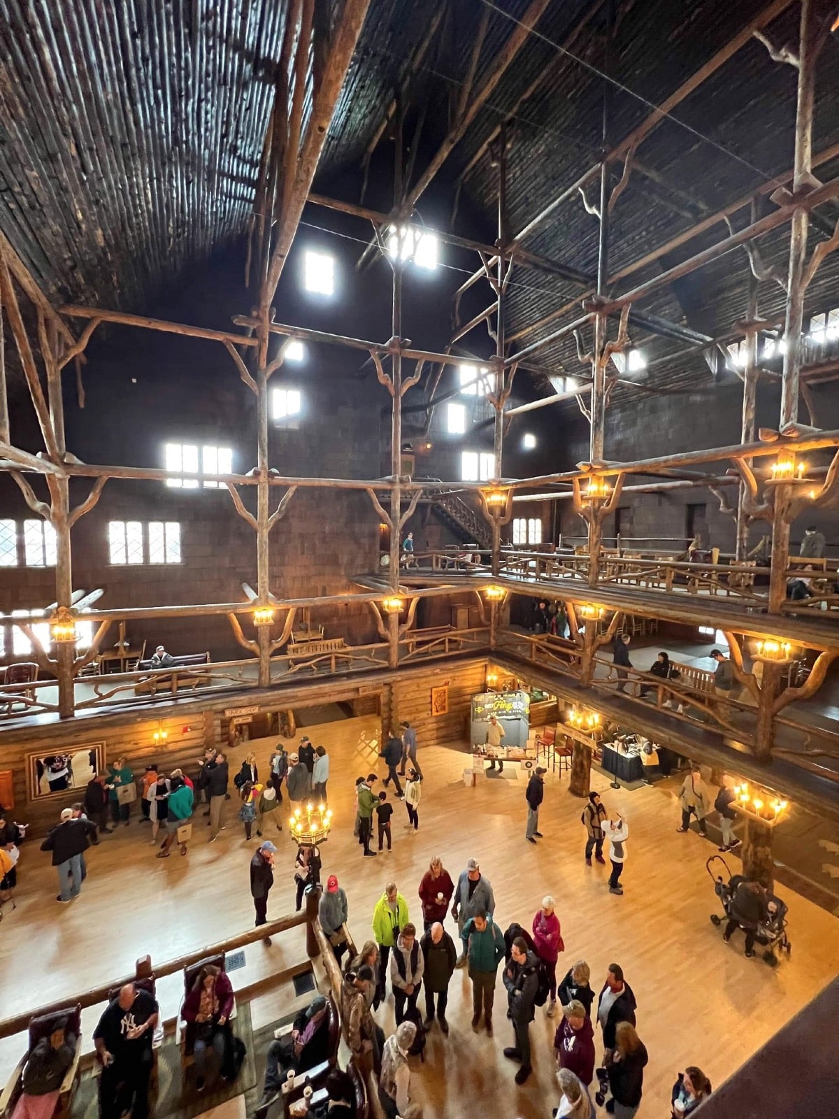 Intérieur Old Faithful Inn 