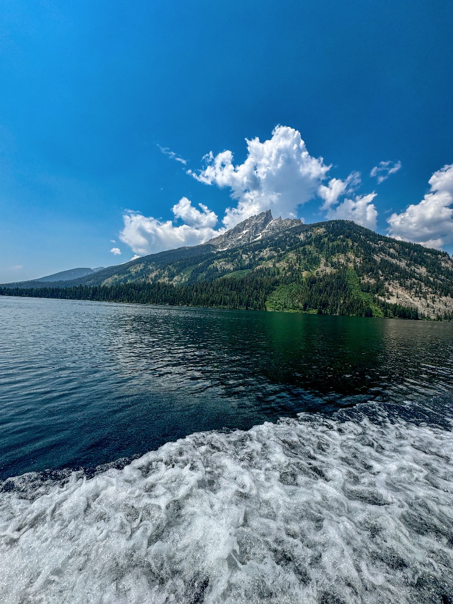Traverser Jenny Lake en bateau 